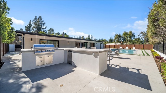 Detail Gallery Image 31 of 38 For 18829 Paseo Nuevo Dr, Tarzana,  CA 91356 - 4 Beds | 4/1 Baths