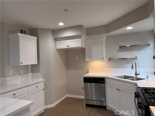 Detail Gallery Image 4 of 16 For 1401 Lomita Blvd #108,  Harbor City,  CA 90710 - 3 Beds | 2 Baths