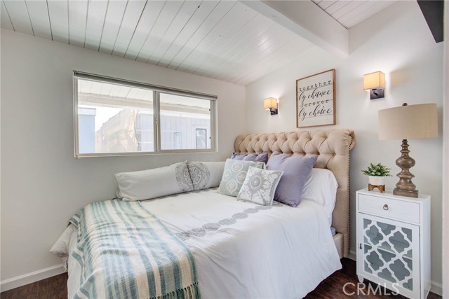 Detail Gallery Image 14 of 26 For 217 35th Pl #B,  Manhattan Beach,  CA 90266 - 2 Beds | 1 Baths