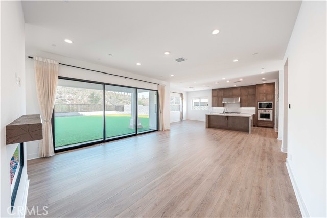 27554 Elderberry Dr, Valencia CA: https://media.crmls.org/medias/03fe0ebc-46f9-4209-9b08-48e2eeb04288.jpg