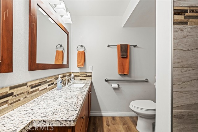 Detail Gallery Image 15 of 41 For 19160 Avenue of the Oaks #B,  Newhall,  CA 91321 - 2 Beds | 1 Baths