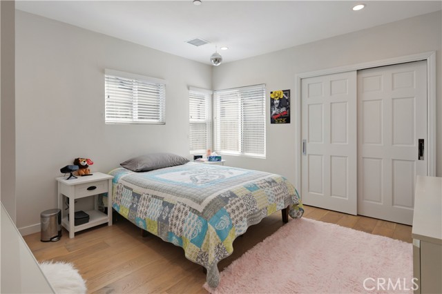 Detail Gallery Image 13 of 28 For 2264 23rd St, Santa Monica,  CA 90405 - 3 Beds | 2 Baths