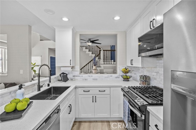 Detail Gallery Image 8 of 39 For 1519 San Rafael Pl, Corona,  CA 92882 - 3 Beds | 3 Baths