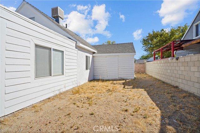 44043 Hoban Avenue, Lancaster CA: https://media.crmls.org/medias/04017958-182e-4b1e-a88d-771c892fc73c.jpg