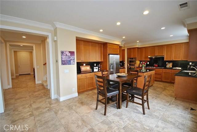 Large Kitchen with Breakfast Nook