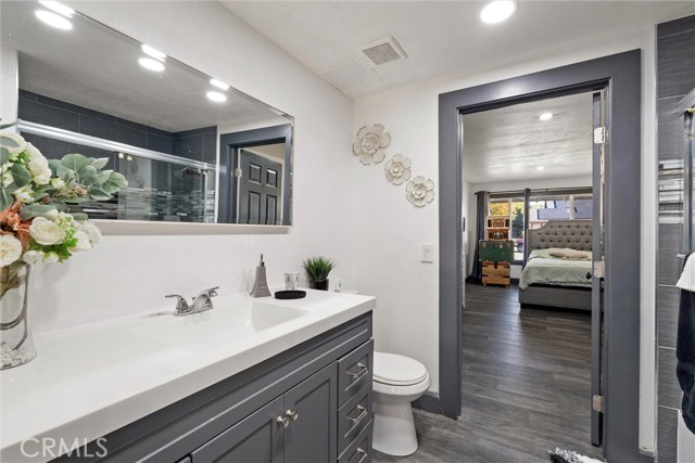 2492 Bradford Avenue, Highland CA: https://media.crmls.org/medias/040219cc-b694-405a-9f28-304f77022acc.jpg