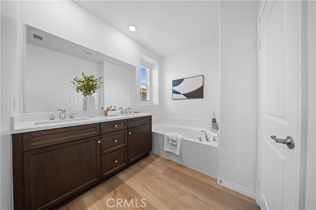 7133 Montecito Lane, Eastvale CA: https://media.crmls.org/medias/04035447-9267-49d4-838c-889be5856604.jpg