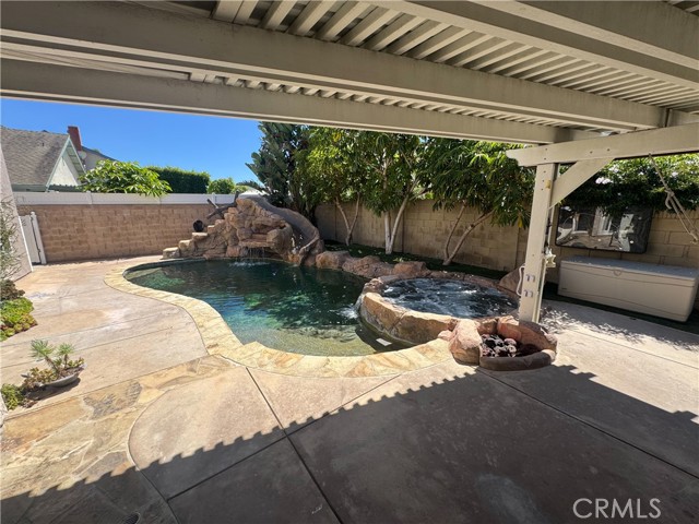 21041 Shaw Lane, Huntington Beach CA: https://media.crmls.org/medias/040379e1-a311-4f8b-870f-e4896dd49b8f.jpg
