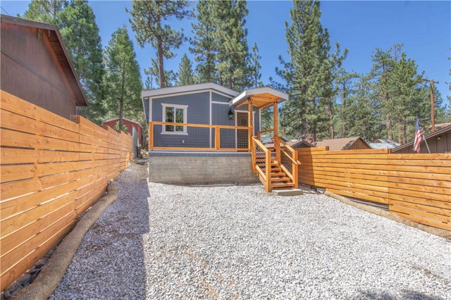 Detail Gallery Image 1 of 1 For 41131 Carter Ln, Big Bear Lake,  CA 92315 - 2 Beds | 2 Baths