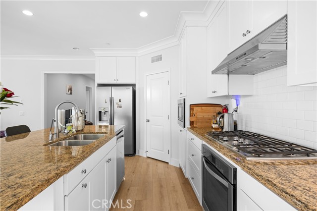 Detail Gallery Image 17 of 43 For 63 Birmingham, Irvine,  CA 92620 - 4 Beds | 4 Baths