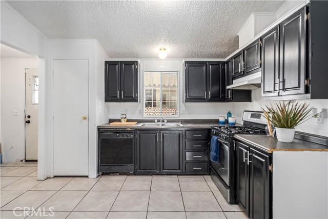 Detail Gallery Image 4 of 17 For 45800 Challenger Way #30,  Lancaster,  CA 93535 - 3 Beds | 2 Baths