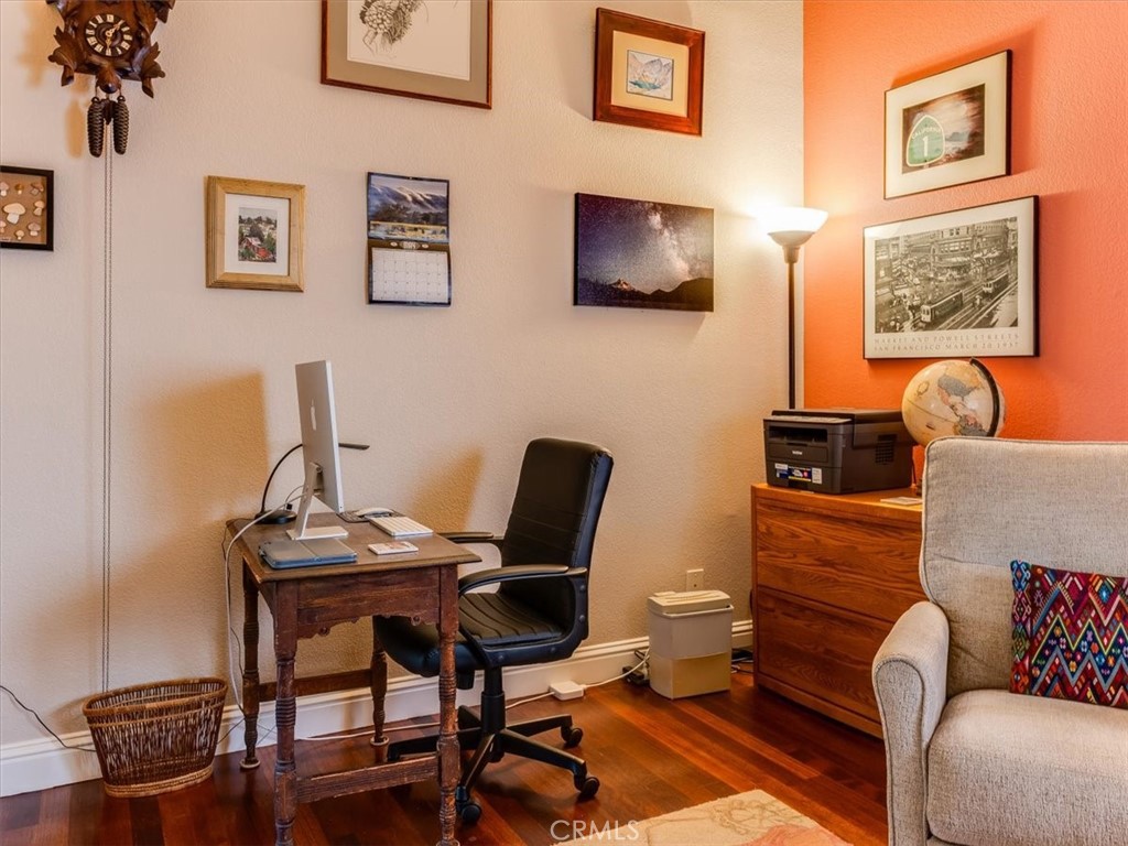 https://media.crmls.org/medias/0407eff3-092d-4ab7-8103-4c4898971c27.jpg?preset=X-Large