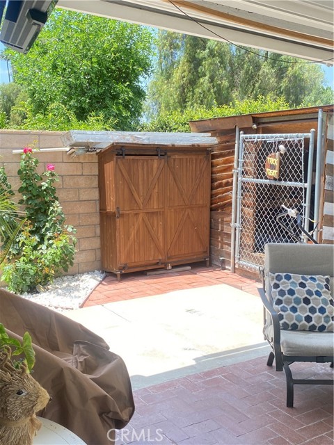 9849 Canada Way, Riverside CA: https://media.crmls.org/medias/04080a0e-6a79-4564-be17-bc6aed551d40.jpg