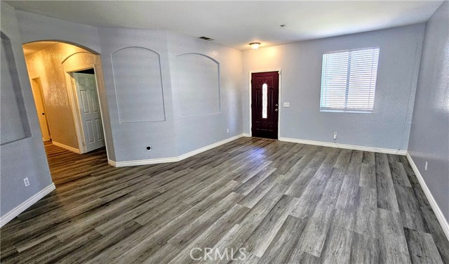 17371 Redmaple Street, Fontana CA: https://media.crmls.org/medias/0408b201-39f9-40e9-a888-84ee69e36635.jpg