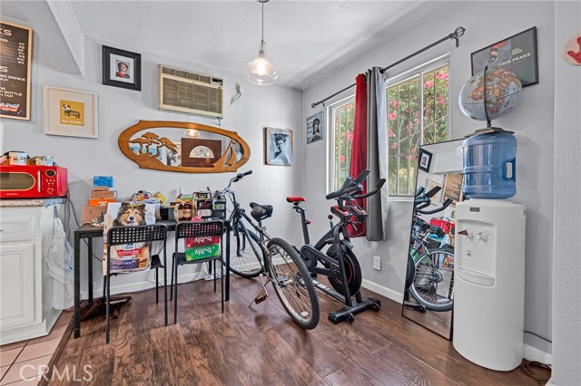 2660 Newell Street, County - Los Angeles CA: https://media.crmls.org/medias/0408daf3-c462-4edd-a143-6aa79d550e4c.jpg
