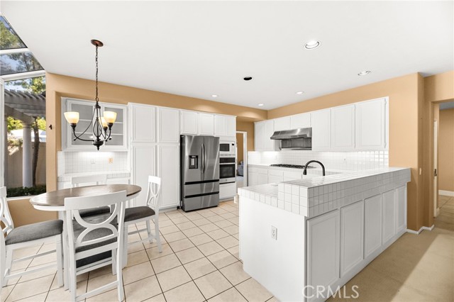 Detail Gallery Image 12 of 45 For 45422 Camino Monzon, Temecula,  CA 92592 - 4 Beds | 4 Baths