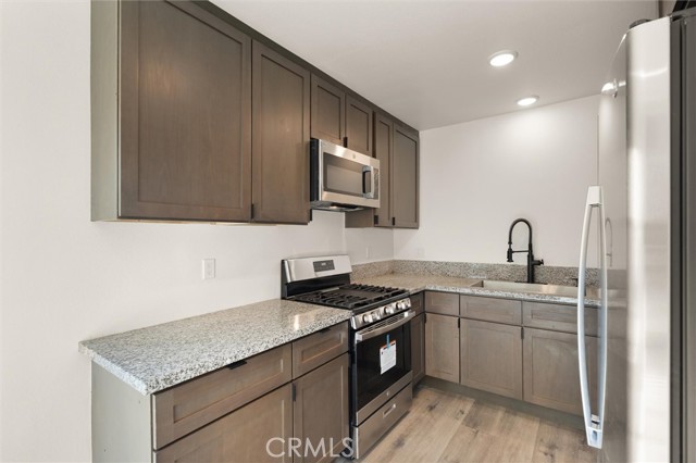 Detail Gallery Image 4 of 15 For 19237 Bryant St #16,  Northridge,  CA 91324 - 1 Beds | 1 Baths