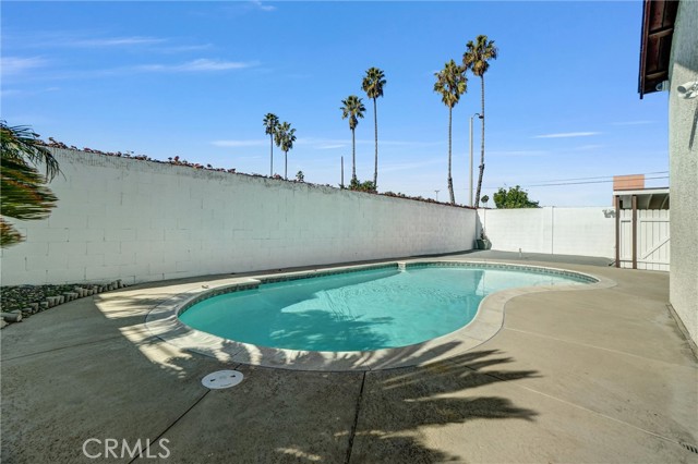 Detail Gallery Image 14 of 18 For 16741 Leafwood, Huntington Beach,  CA 92647 - 4 Beds | 2 Baths