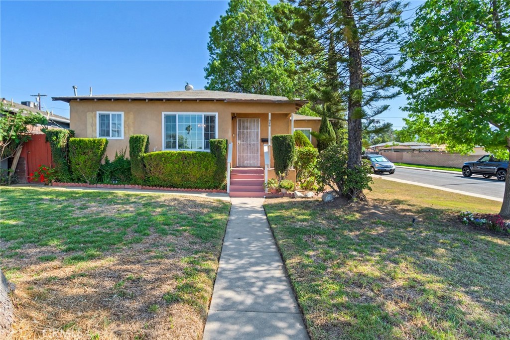 946 W 9th Street Corona, California 946 W 9th Street