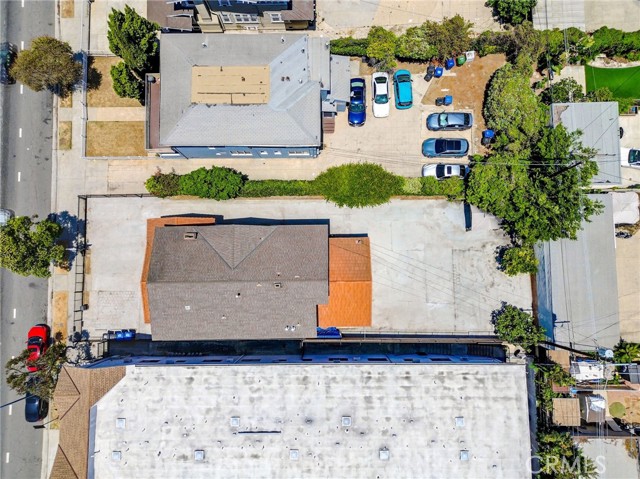 2104 Crenshaw Boulevard, Los Angeles CA: https://media.crmls.org/medias/0409a0e9-e85a-4081-b3e2-77398aaba33d.jpg