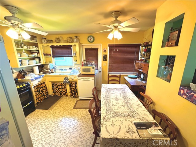 20282 Bayview Avenue, Newport Beach CA: https://media.crmls.org/medias/040a51da-03df-40c7-a027-4cc7e33fe03a.jpg