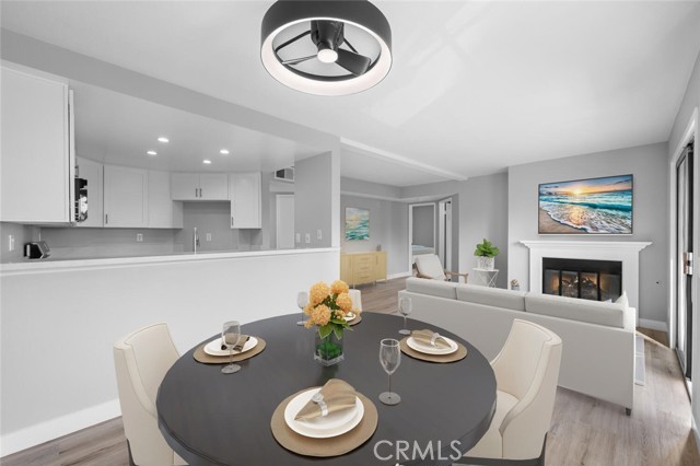 645 Chestnut Avenue, Long Beach CA: https://media.crmls.org/medias/040ab66e-373b-4338-81ed-89e1921a45b9.jpg