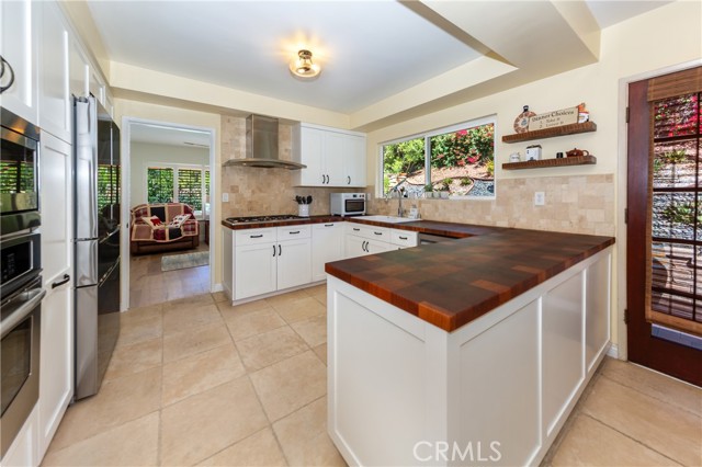 Detail Gallery Image 8 of 30 For 12441 Daryl Ave, Granada Hills,  CA 91344 - 3 Beds | 2/1 Baths