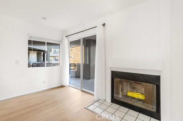 Detail Gallery Image 8 of 41 For 400 Lake St #208, Huntington Beach,  CA 92648 - 2 Beds | 2 Baths