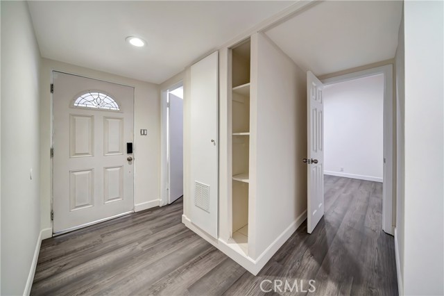 Detail Gallery Image 6 of 43 For 19706 Victory Bld, Woodland Hills,  CA 91367 - 4 Beds | 2 Baths
