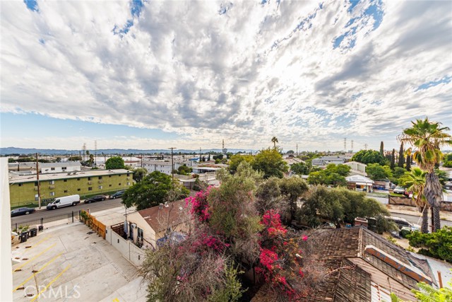 Detail Gallery Image 23 of 27 For 11839 1/2 Runnymede, North Hollywood,  CA 91605 - 4 Beds | 4 Baths