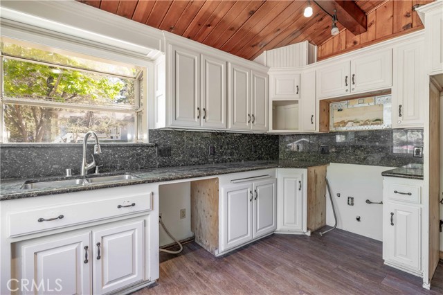 Detail Gallery Image 9 of 35 For 600 Moreno Ln, Sugarloaf,  CA 92386 - 4 Beds | 2 Baths