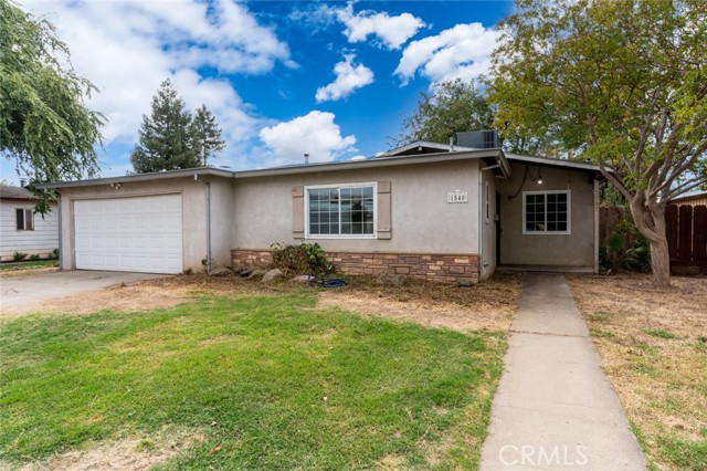 1540 Lilac Avenue, Merced CA: https://media.crmls.org/medias/040d24e4-493c-4b0d-84ef-8024d001bbd1.jpg