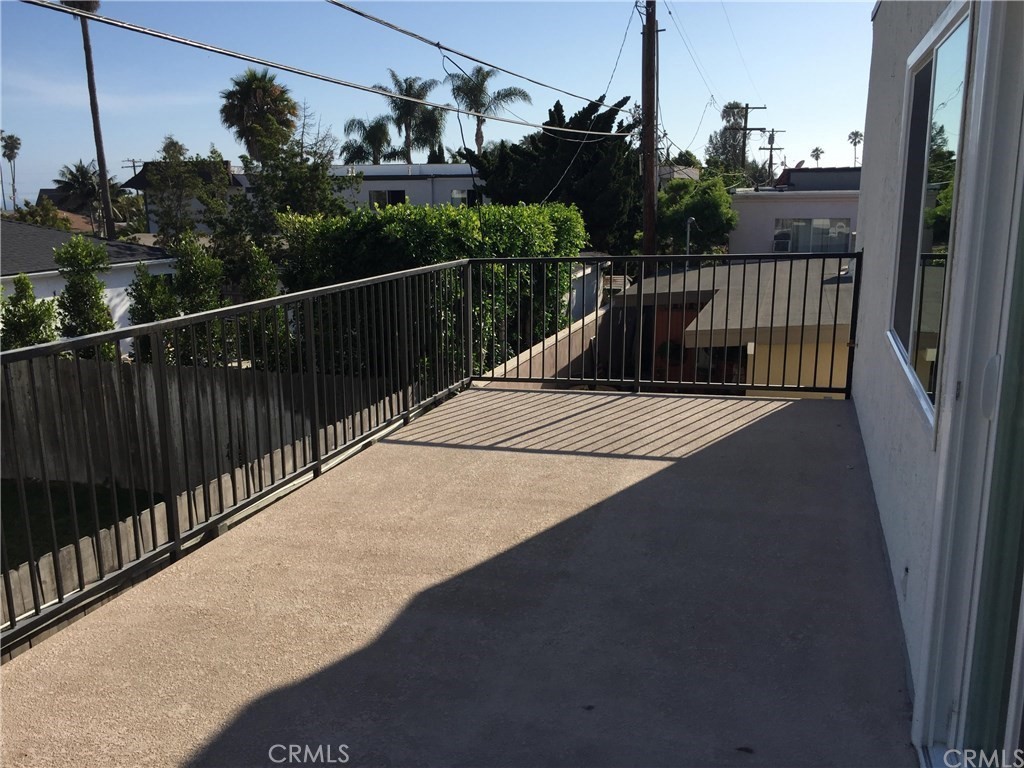 MLS #OC25090379 img 3