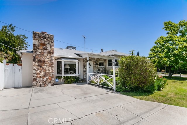 22457 Berdon Street photo 2