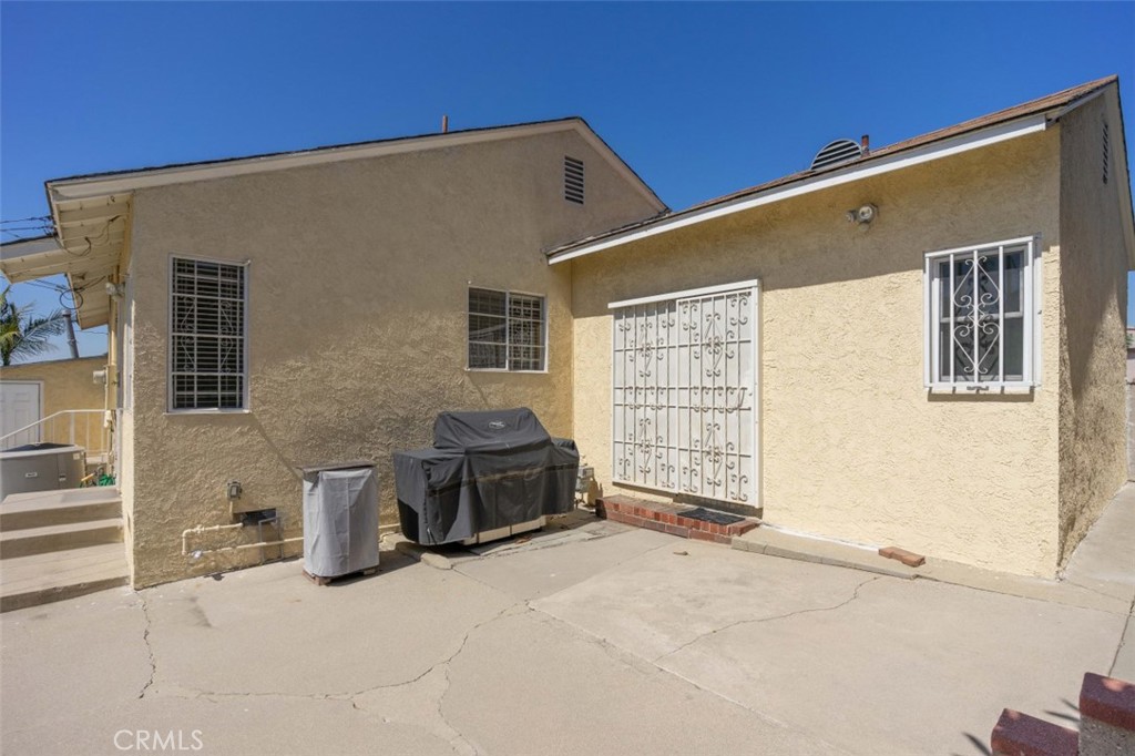 1908 S Isabella Ave