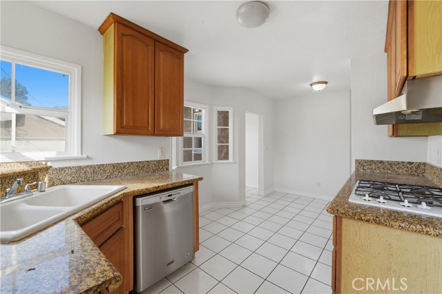 Detail Gallery Image 12 of 31 For 15517 Longworth Ave, Norwalk,  CA 90650 - 3 Beds | 2 Baths