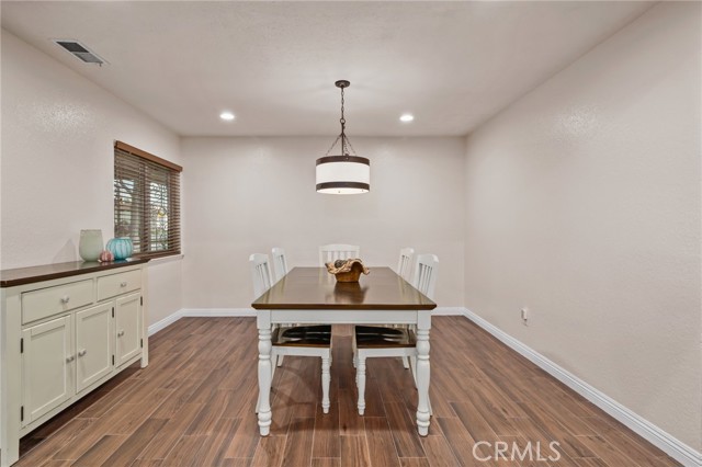 Detail Gallery Image 8 of 31 For 9879 Canada Way, Riverside,  CA 92503 - 4 Beds | 2 Baths