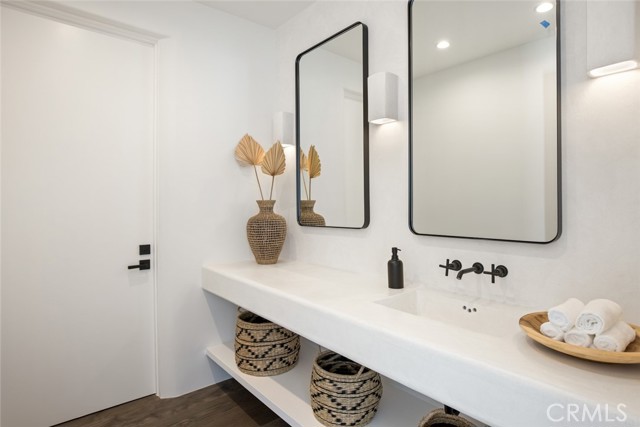 27405 Pacific Coast Highway, Malibu CA: https://media.crmls.org/medias/040f4e82-3906-44bf-846e-2cb298fc2e14.jpg