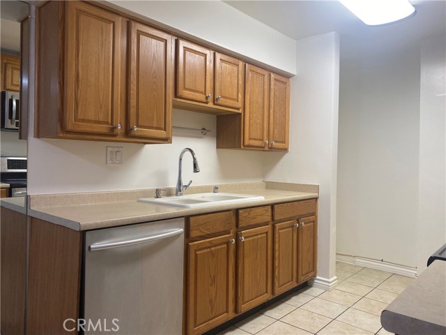 1146 East Lexington photo 17