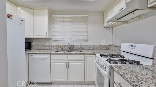 Detail Gallery Image 14 of 44 For 150 S Fairview St #9,  Santa Ana,  CA 92704 - 3 Beds | 2/1 Baths