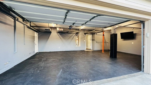 https://media.crmls.org/medias/040fc864-852e-420f-a77d-181920d63338.jpg?preset=X-Large