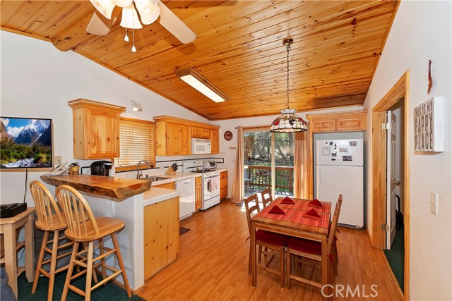 Detail Gallery Image 8 of 36 For 822 Spruce Ln, Sugarloaf,  CA 92386 - 3 Beds | 2 Baths