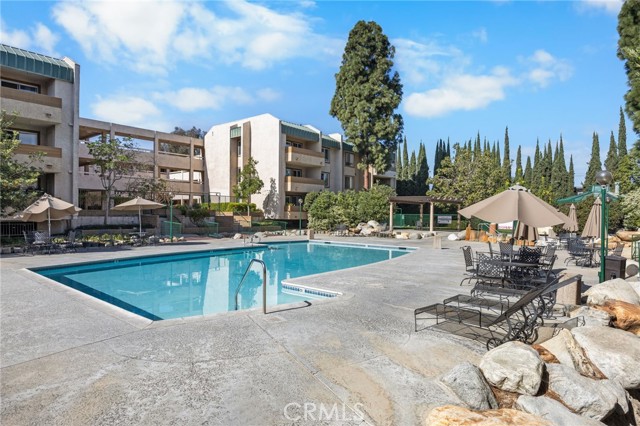 Detail Gallery Image 5 of 37 For 12121 Centralia St #302,  Lakewood,  CA 90715 - 3 Beds | 2 Baths