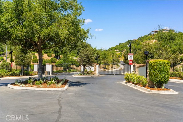 16389 Viewcrest Road, Chino Hills CA: https://media.crmls.org/medias/0410812f-2aa7-4a56-8294-dac9a29171b8.jpg