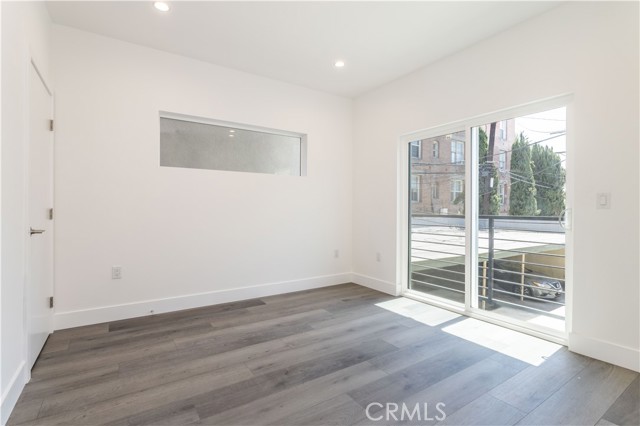 1032 N Oxford Avenue, Los Angeles CA: https://media.crmls.org/medias/0410c343-fdae-41e8-bf7e-145d0fb4f6c5.jpg