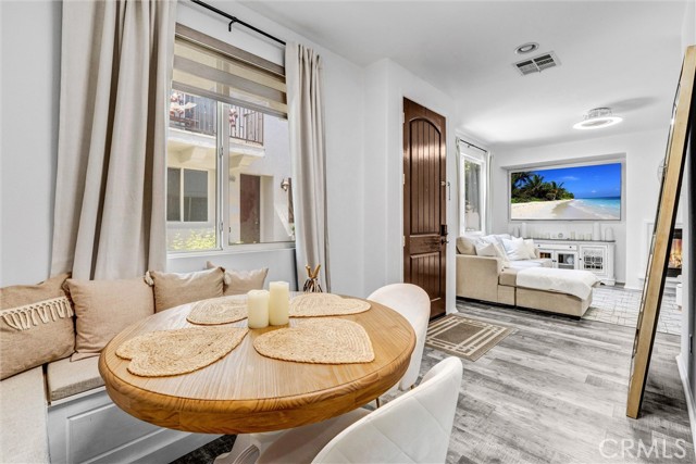 Detail Gallery Image 12 of 28 For 28072 Catherine Dr, Canyon Country,  CA 91351 - 2 Beds | 3 Baths