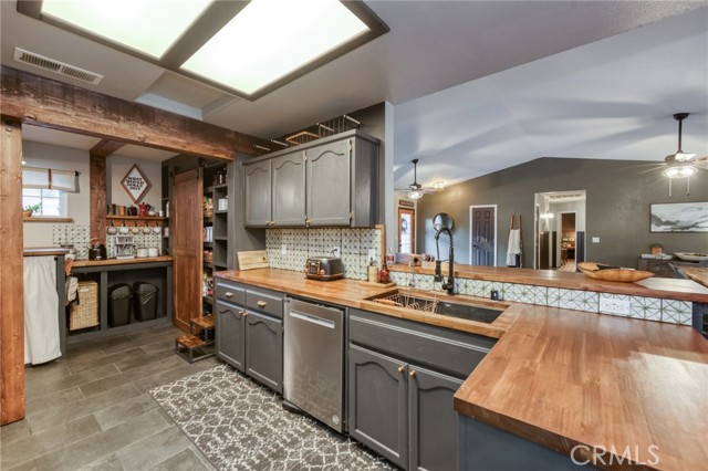 Detail Gallery Image 13 of 67 For 40955 Jean Road, Oakhurst,  CA 93644 - 4 Beds | 3 Baths
