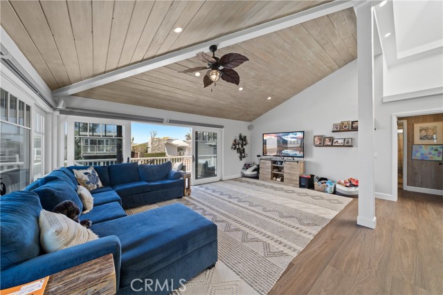 Detail Gallery Image 18 of 70 For 1044 Noria St, Laguna Beach,  CA 92651 - 4 Beds | 3/1 Baths