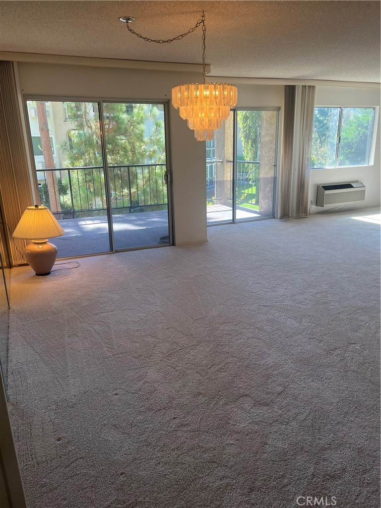https://media.crmls.org/medias/04146597-6d98-4b14-9494-d0bd489c7555.jpg?preset=X-Large