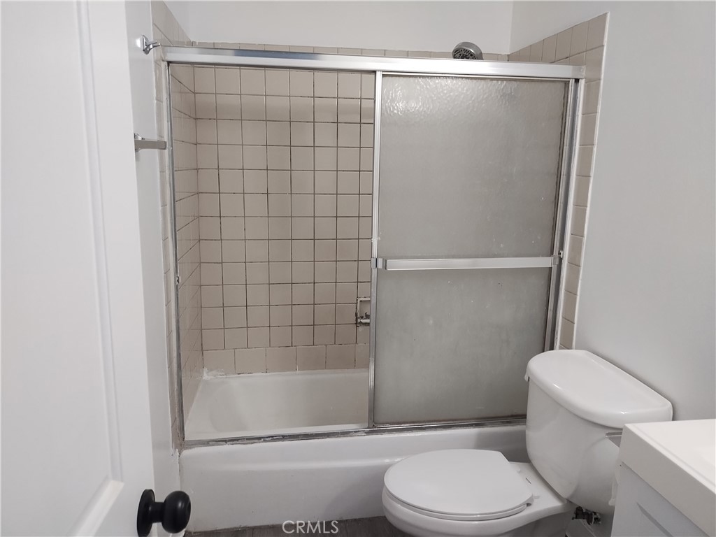 https://media.crmls.org/medias/0415453a-4cb8-47e0-8452-cc205c657258.jpg?preset=X-Large